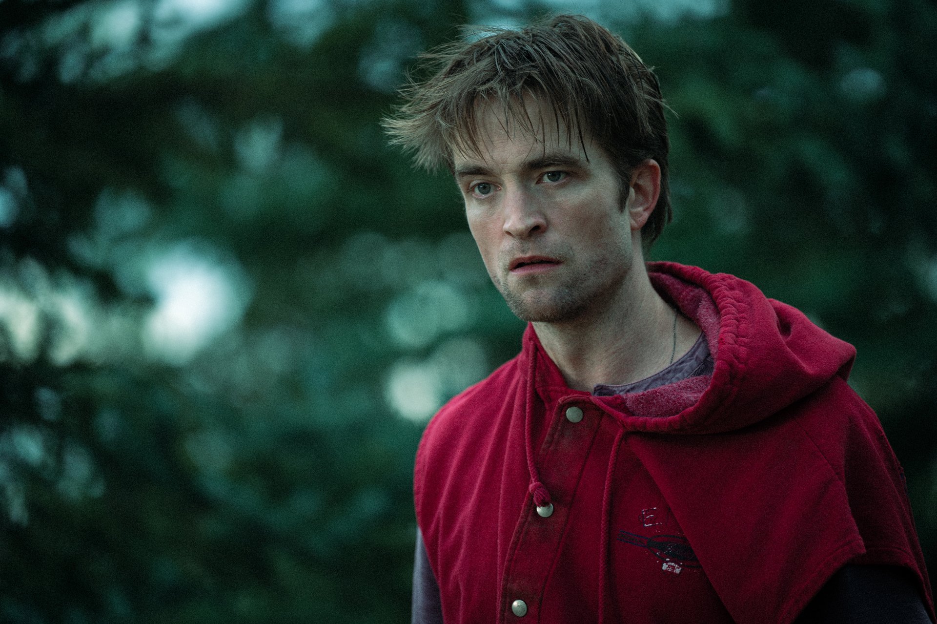Robert Pattinson l'air inquiet