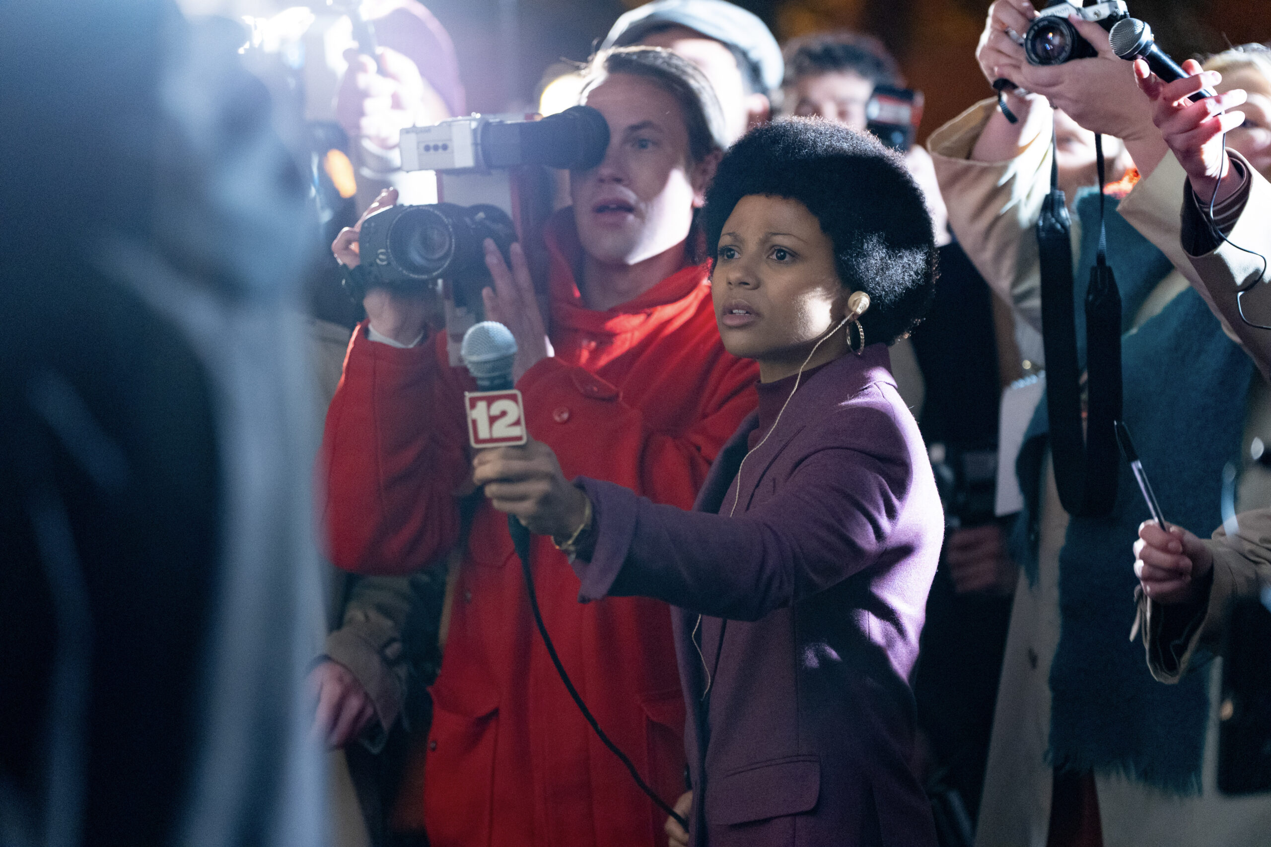 reporters avec caméras et micros